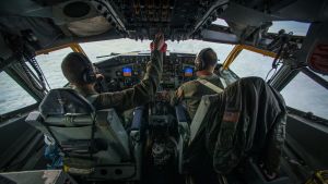 F-16 pilots, KC-135 crews team for mid-air refueling training F-16 pilots, KC-135 crews team for mid-air refueling training