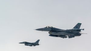 F-16 pilots, KC-135 crews team for mid-air refueling training F-16 pilots, KC-135 crews team for mid-air refueling training