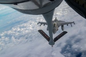 F-16 pilots, KC-135 crews team for mid-air refueling training F-16 pilots, KC-135 crews team for mid-air refueling training