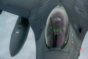 F-16 pilots, KC-135 crews team for mid-air refueling training F-16 pilots, KC-135 crews team for mid-air refueling training