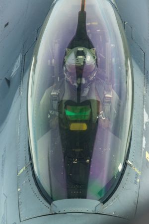 F-16 pilots, KC-135 crews team for mid-air refueling training F-16 pilots, KC-135 crews team for mid-air refueling training