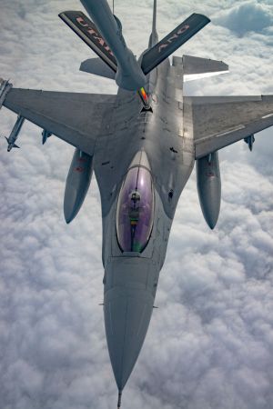 F-16 pilots, KC-135 crews team for mid-air refueling training F-16 pilots, KC-135 crews team for mid-air refueling training