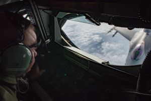 F-16 pilots, KC-135 crews team for mid-air refueling training F-16 pilots, KC-135 crews team for mid-air refueling training