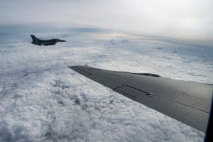 F-16 pilots, KC-135 crews team for mid-air refueling training F-16 pilots, KC-135 crews team for mid-air refueling training